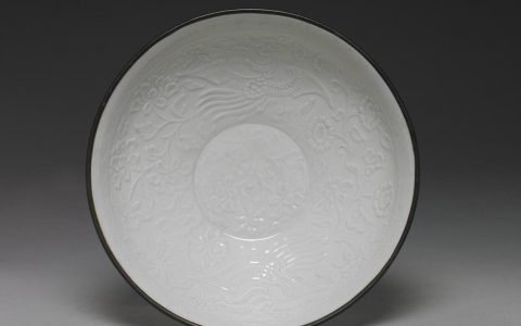 青白瓷印花双凤纹碗(景德镇在宋代时期制作的青白瓷作品)