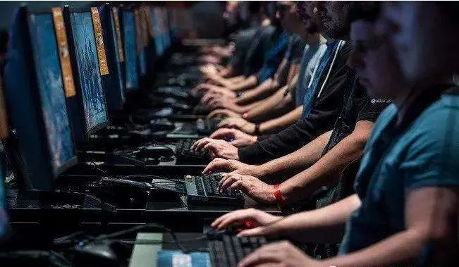 游戏上瘾被世界卫生组织（WHO）列为精神疾病，游戏商与玩家发声强烈反对