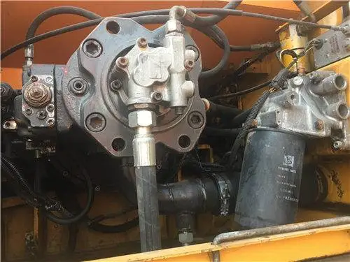 挖掘机斗杆缸发出异常声音应该如何修复