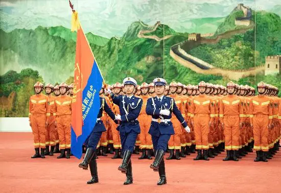 中国消防救援队授旗仪式举行 云南举办“119消防日”宣传活动
