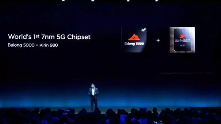 华为发布首款5G折叠手机，8英寸超薄屏配55W快充，价格1.75万元