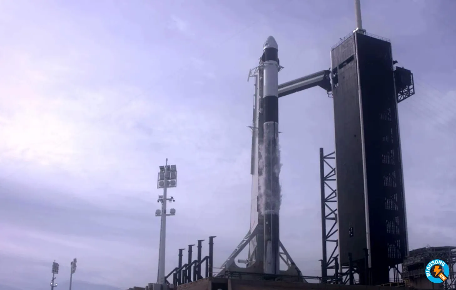 SpaceX成功完成了Crew Dragon发射逃生测试