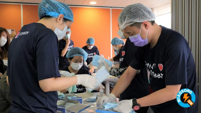 康宏环球公司向员工及香港市民派发15万个口罩