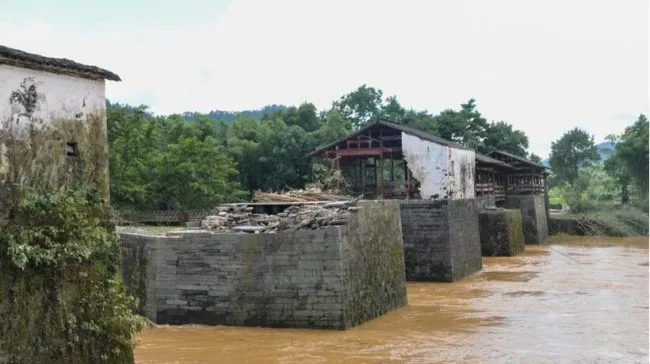 暴雨洪灾：11省500余处不可移动文物受损，江西800年彩虹桥被冲毁