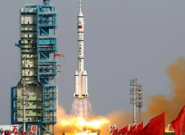 中国可重复使用试验航天器在轨飞行两天后成功着陆