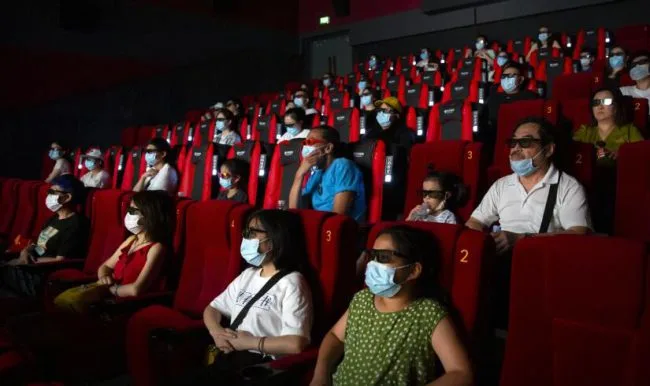 年内电影票房累计近130亿元人民币，中国首超北美成全球一哥