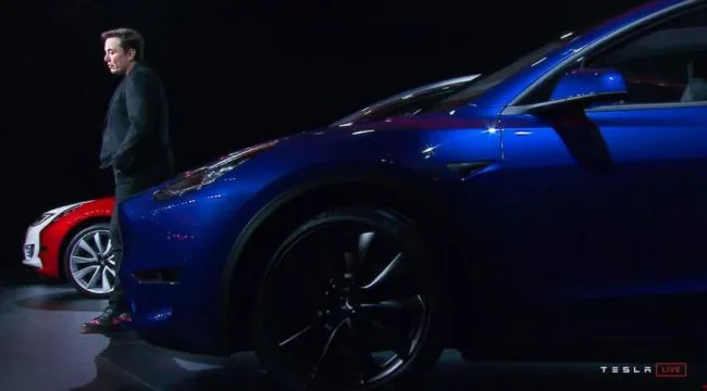 Tesla国产Model Y新年首日开售较进口价平15万人币