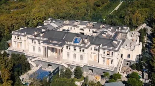 俄罗斯反对派起底普京豪宅在斯网上热爆，相当于摩纳哥39倍的王宫大小，普京否认其为假视频